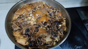 茶树菇炖肘子