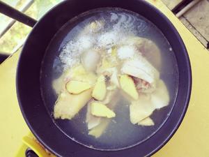 茶树菇鸡汤（孕妇的绝佳靓汤）