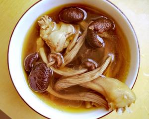 茶树菇鸡汤（孕妇的绝佳靓汤）