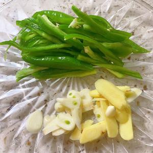老人小孩都爱吃的新鲜茶树菇炒肉丝