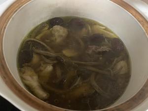 茶树菇土鸡汤