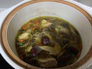 茶树菇土鸡汤