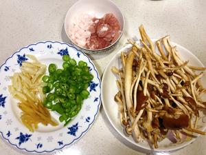新鲜茶树菇炒肉