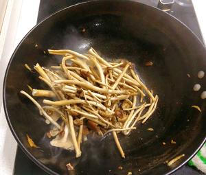 新鲜茶树菇炒肉