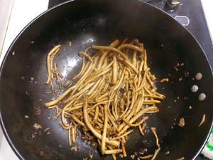 新鲜茶树菇炒肉