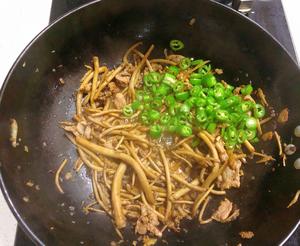 新鲜茶树菇炒肉
