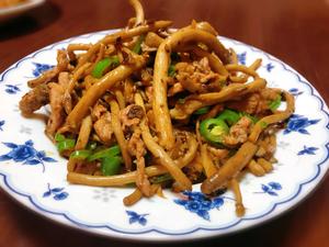 新鲜茶树菇炒肉