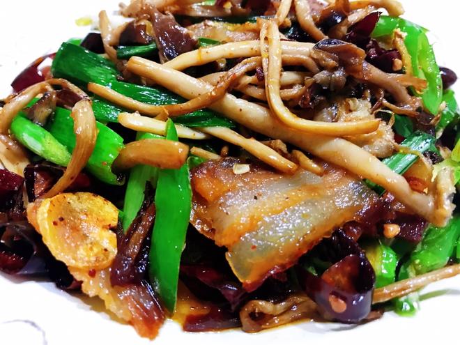 茶树菇炒腊肉