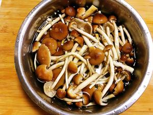 茶树菇炒腊肉
