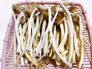 茶树菇炒腊肉