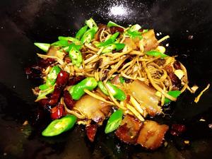 茶树菇炒腊肉