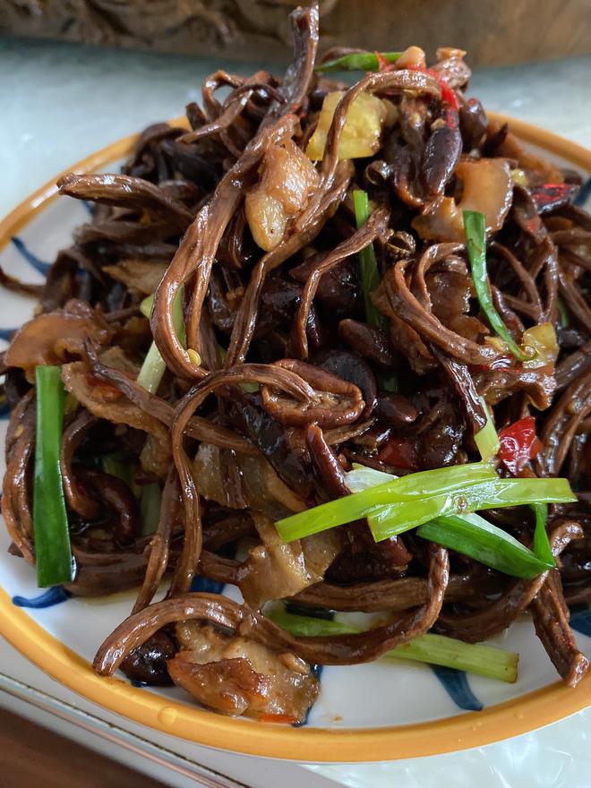 炒茶树菇