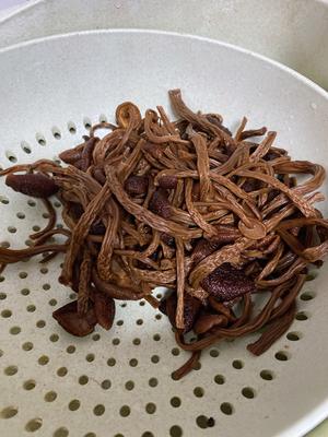 炒茶树菇