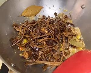 炒茶树菇