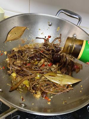 炒茶树菇