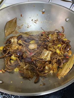 炒茶树菇