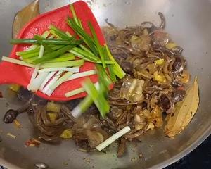 炒茶树菇
