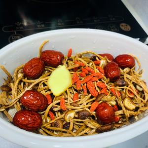 茶树菇排骨汤（营养靓汤）