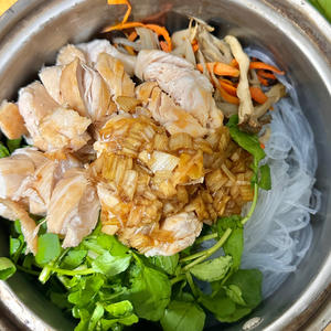 粉丝蘑菇/舞茸沙拉&amp;玄米黑醋汁 （ref.《无印良品的四季食谱 Café&amp;Meal MUJI》）