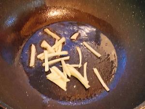 汤鲜味美！适合天热喝的刮油神汤～丝瓜蘑菇汤