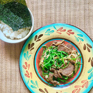 夏日减脂餐??「豌豆苗金针菇牛肉」