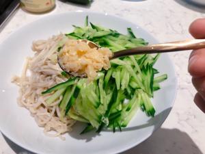 爽口金针菇拌黄瓜?