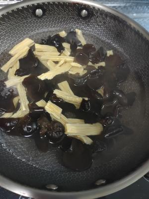 家常小炒木耳炒腐竹