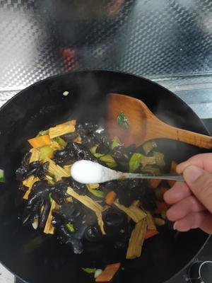 家常小炒木耳炒腐竹