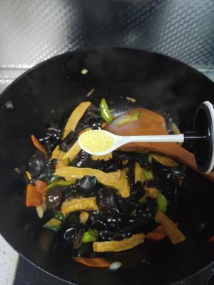 家常小炒木耳炒腐竹
