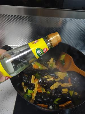 家常小炒木耳炒腐竹