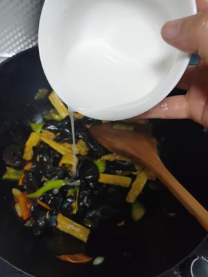 家常小炒木耳炒腐竹
