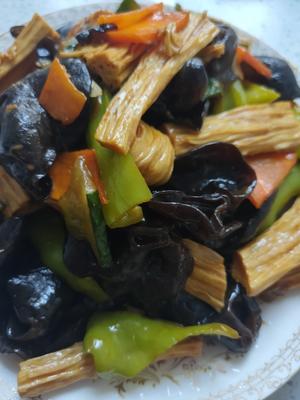 家常小炒木耳炒腐竹