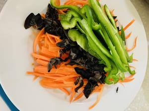 秘制鱼香肉丝（家常哟）