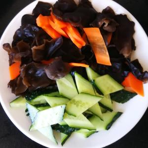 素菜冠军！营养美味的山药炒木耳