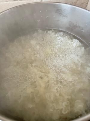 【教你熬银耳】银耳牛奶羹