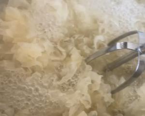 【教你熬银耳】银耳牛奶羹