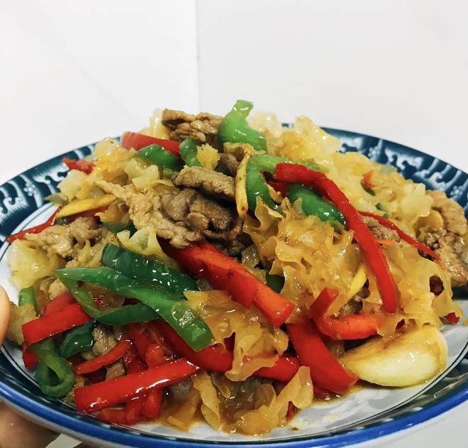 银耳辣椒炒肉 满满的胶原蛋白?