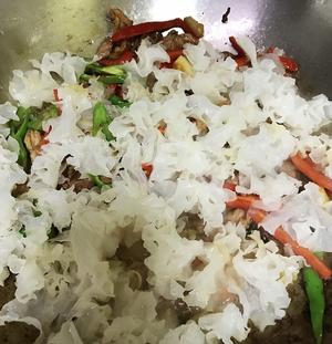 银耳辣椒炒肉 满满的胶原蛋白?