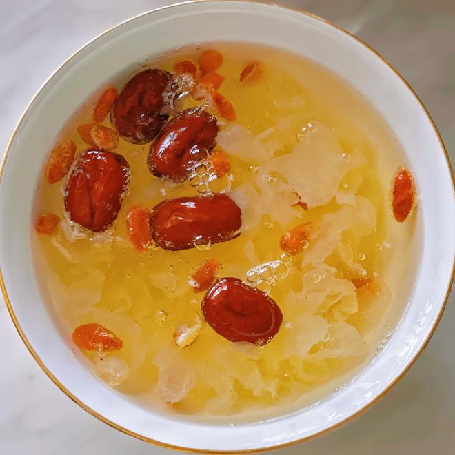 红枣枸杞银耳汤（百分百出胶）