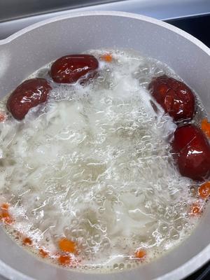 红枣枸杞银耳汤（百分百出胶）