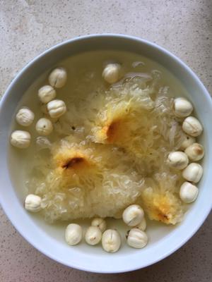 红枣银耳莲子羹（有出胶质、出胶，懒人的电压力锅版）