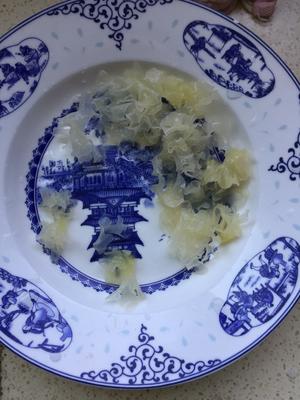 红枣银耳莲子羹（有出胶质、出胶，懒人的电压力锅版）