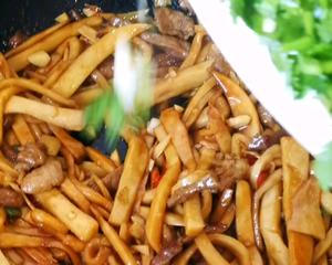杏鲍菇炒肉丝