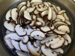香菇这样炒比肉都好吃?素炒香菇