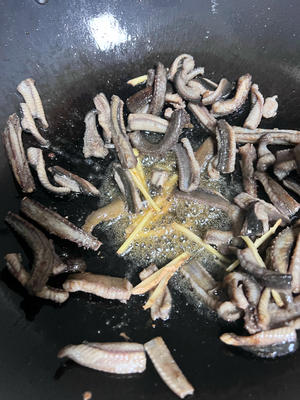 蒜苔干煸黄鳝