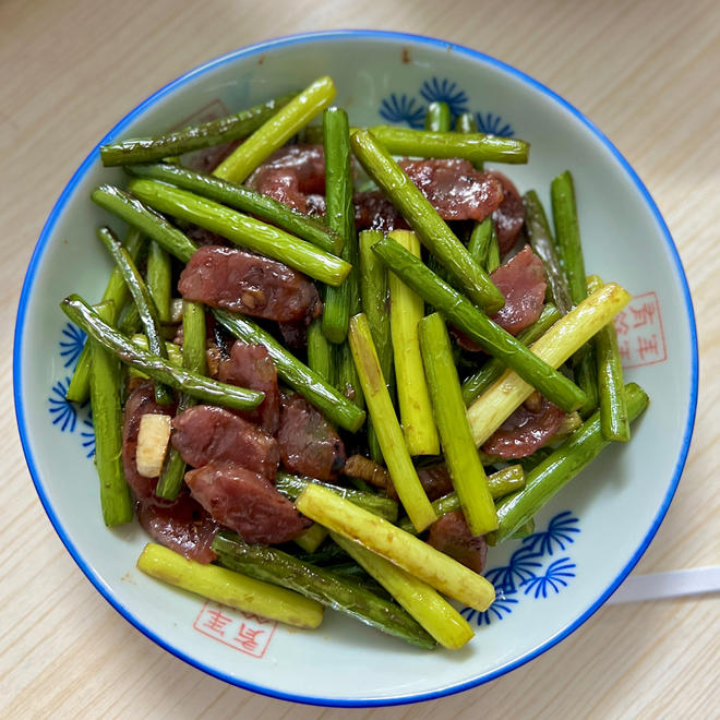 美味下饭家常菜-蒜苔炒腊肠