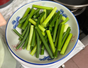美味下饭家常菜-蒜苔炒腊肠
