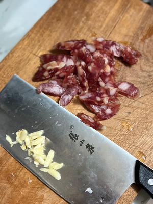 美味下饭家常菜-蒜苔炒腊肠