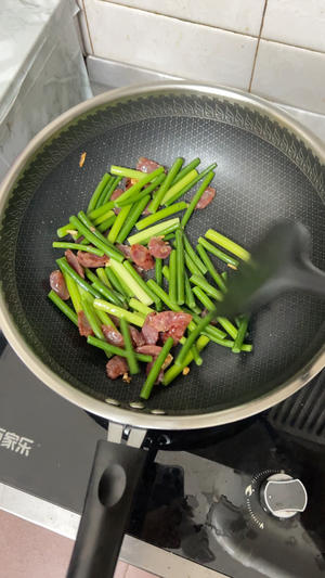 美味下饭家常菜-蒜苔炒腊肠