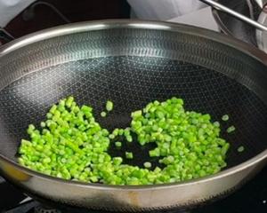 蒜苔炒鸡蛋